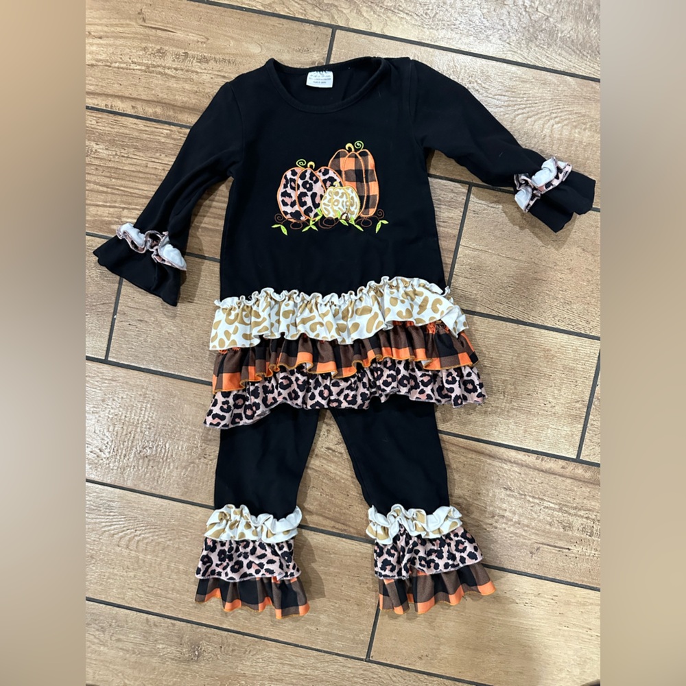 Pumpkin/leopard ruffle set